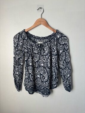 Abercrombie & Fitch Women's Size XS Navy Paisley Off The Shoulder Boho Blouse